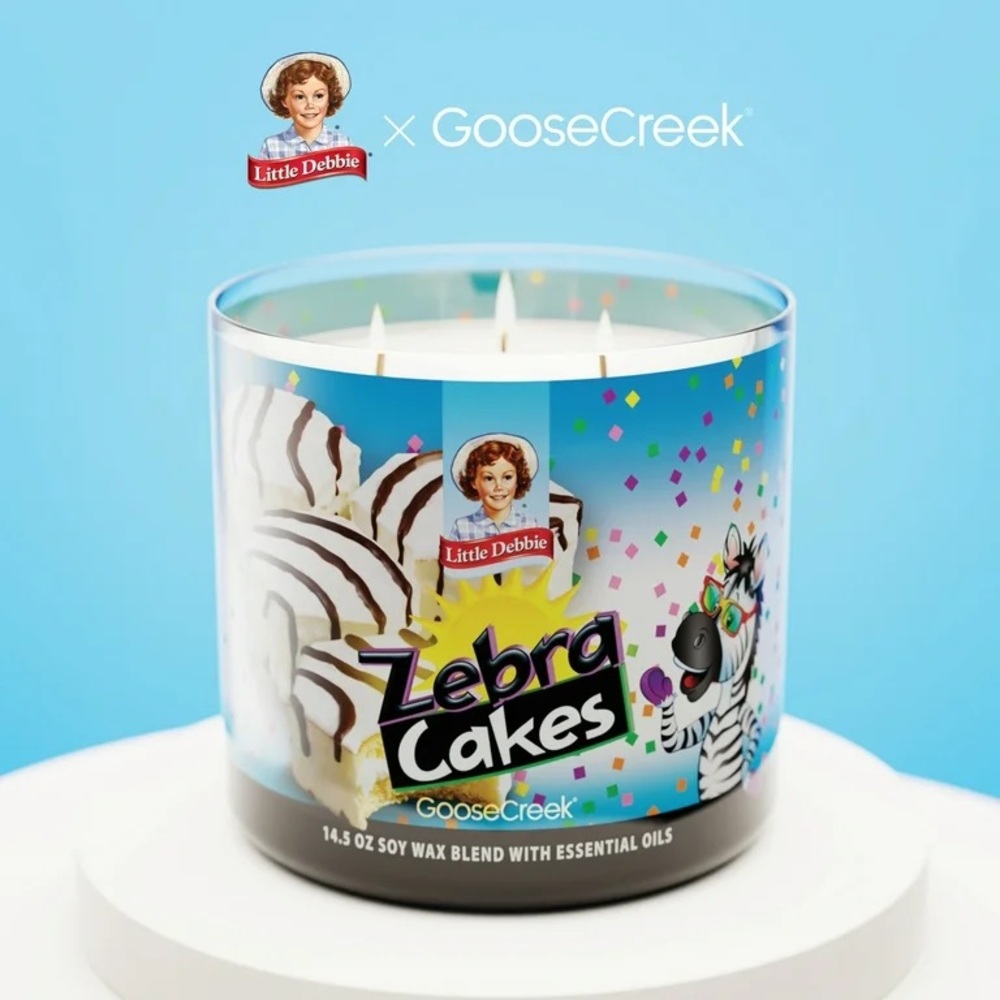GooseCreek x Little Debbie Zebra Cakes Candle - Picture 4 of 10